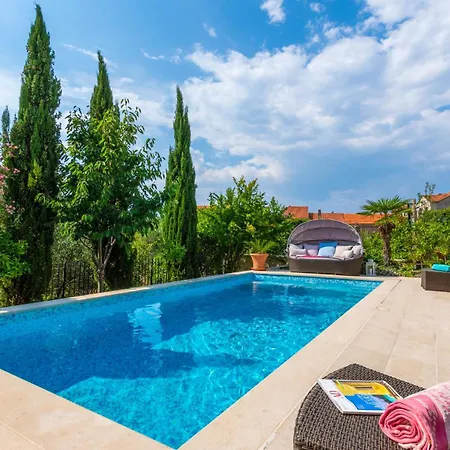 Holiday home Awesome In With Kitchen Postira