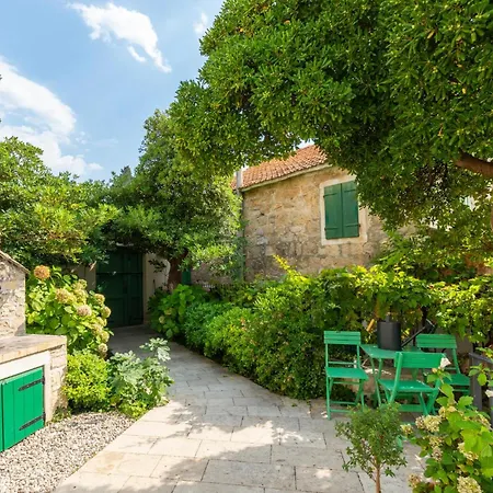 Awesome In With Kitchen Holiday home *