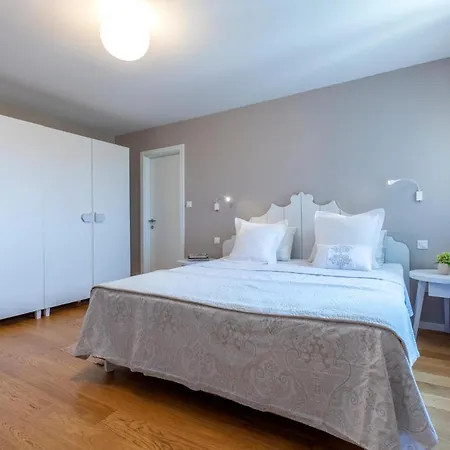 Holiday home Awesome In With Kitchen Postira